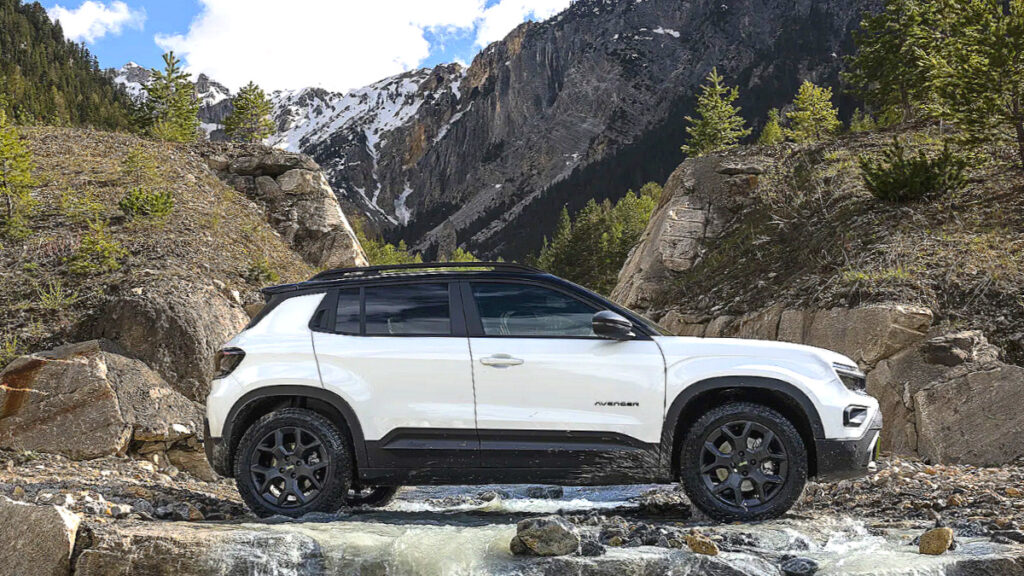 “이런 소형 SUV 처음 본다”…작다고 무시했다가 코나·셀토스 ‘초긴장’ 3 어벤저 MHEV eAWD