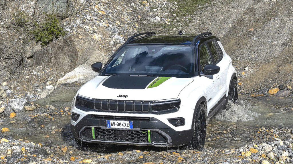 “이런 소형 SUV 처음 본다”…작다고 무시했다가 코나·셀토스 ‘초긴장’ 5 어벤저 MHEV eAWD