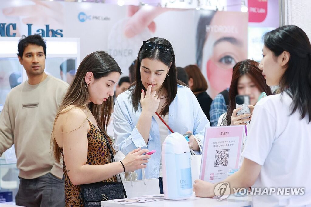 싼값에 풀리자 "지금 아니면 못 산다"…해외서 무더기로 팔린 한국산, "결국 일 냈다" 3 K-뷰티 블프 성과