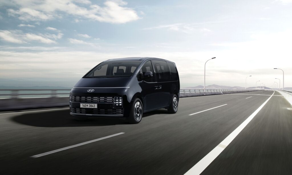 "카니발 독주, 이제 끝낸다"...4년 만에 고급스럽게 변신한 국산 밴, 정체 보니 2 더 뉴 스타리아 출시