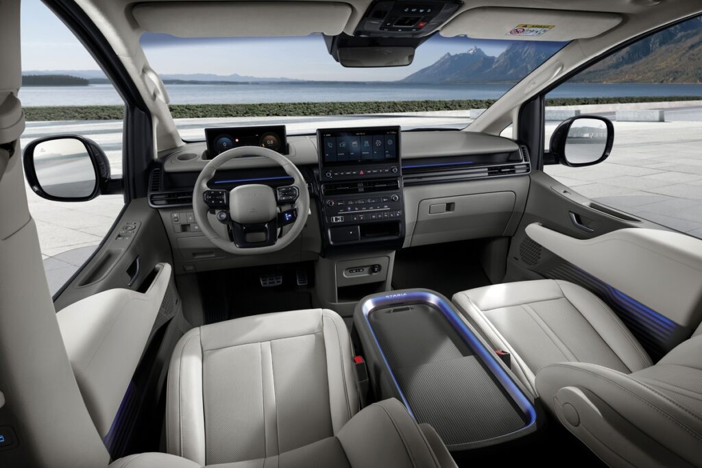 "카니발 독주, 이제 끝낸다"...4년 만에 고급스럽게 변신한 국산 밴, 정체 보니 3 더 뉴 스타리아 출시