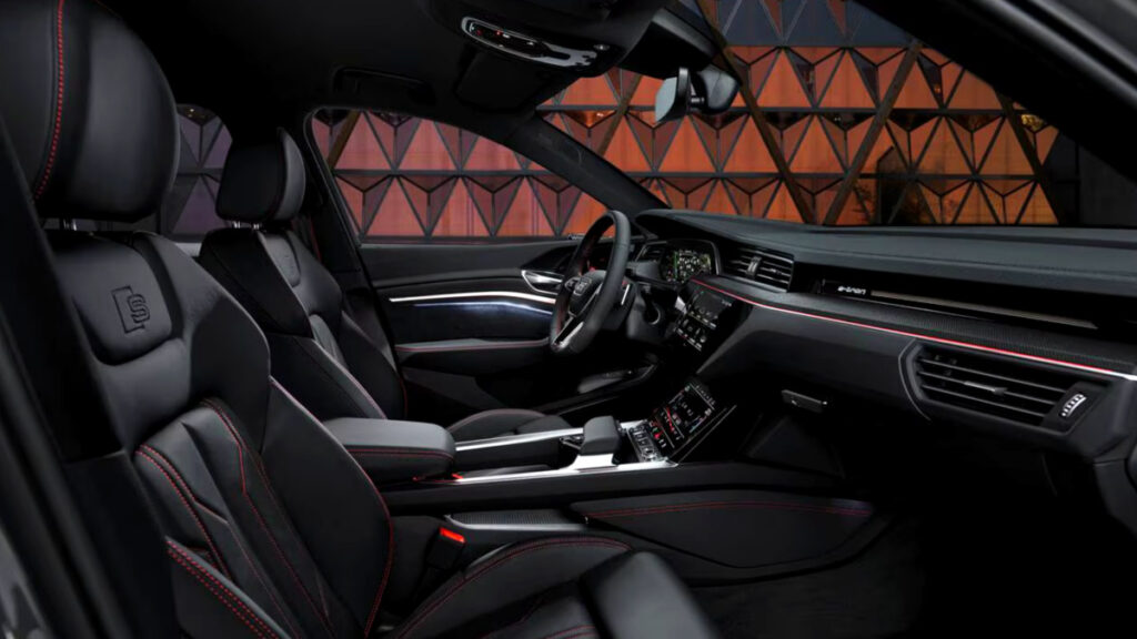 "아빠들 웃음꽃 피었다"…갖고 싶던 SUV, 'GV70 가격' 빠지자 '발칵' 3 Q8 e-트론 할인