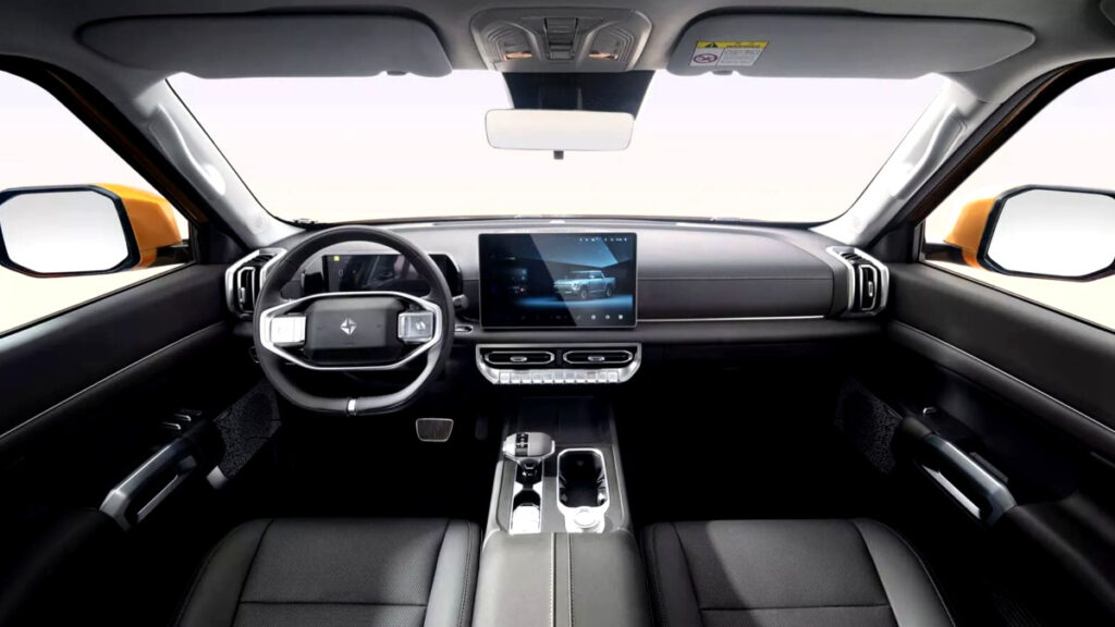 "14년 만에 부활?"…기아 뺨치는 화려한 옵션에 '깜짝', 대체 무슨 차길래 3 산타나 모터스 생산