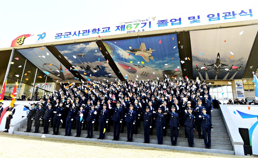 "우려하던 최악 시나리오 현실로" …지난해보다 2배 이상 급증, 처량한 육군 사관학교 실태 봤더니 4 사관학교