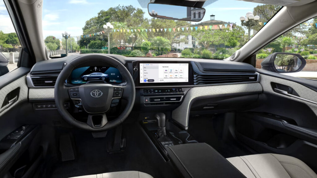 "그랜저 비상... 4050 마음 돌렸다"…"단돈 만 원"에 120km 달리는 '미친 가성비' 3 토요타 캠리 하이브리드