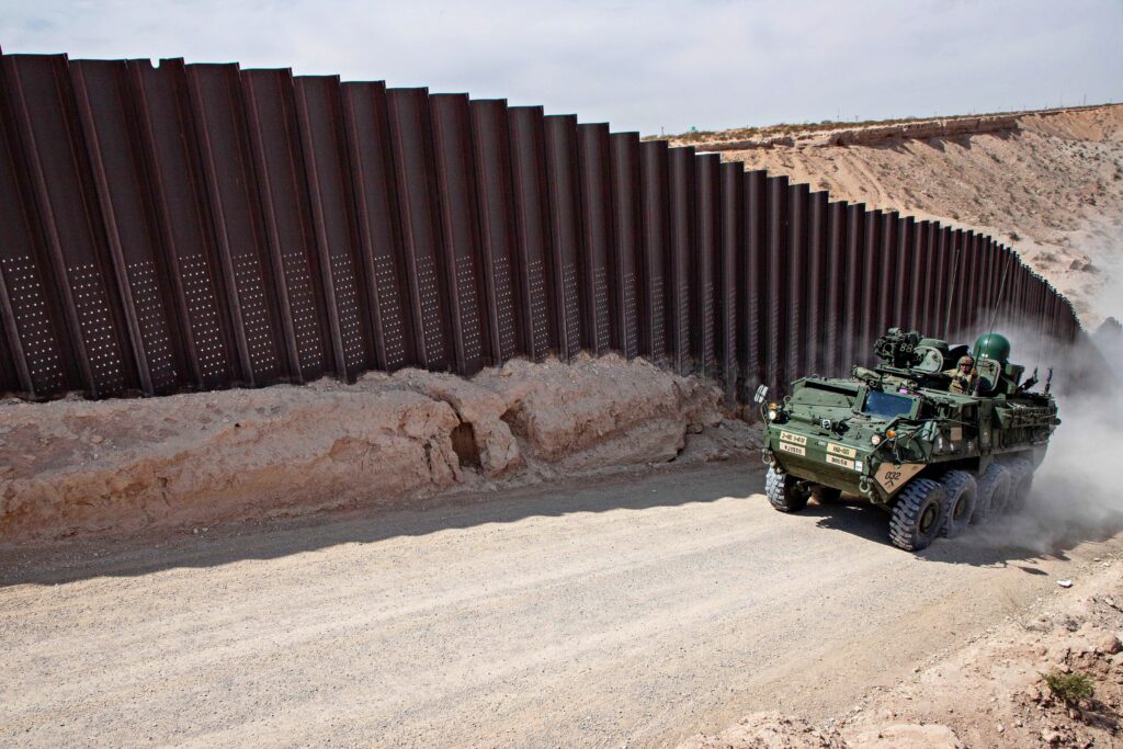 "폴란드 국경에 또 250대" …러시아 기겁할 전력 집결한다, 이번엔 무슨 무기인가 봤더니 '맙소사' 2 스트라이커 장갑차