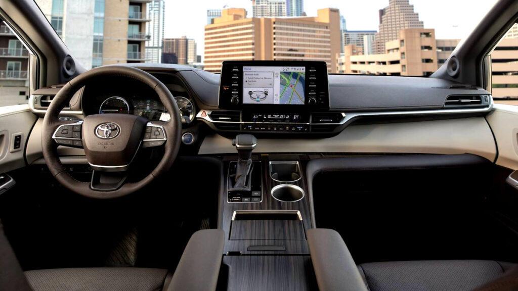 "팰리세이드 계약 취소했다"…3천만 원 아끼고 승차감 잡은 '현실적 대안' 3 토요타 시에나 중고