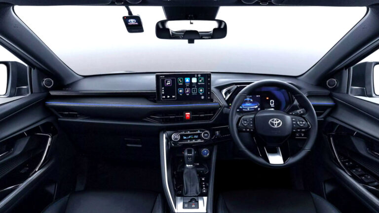 야리스 크로스 나이트쉐이드