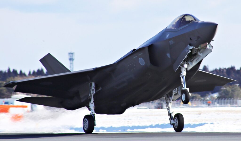 "눈에는 눈, 이에는 이" …미국과 손잡은 일본, 폭탄만 60톤 탑재하는 '괴물 전력'까지 총동원 2 일본 중국 갈등