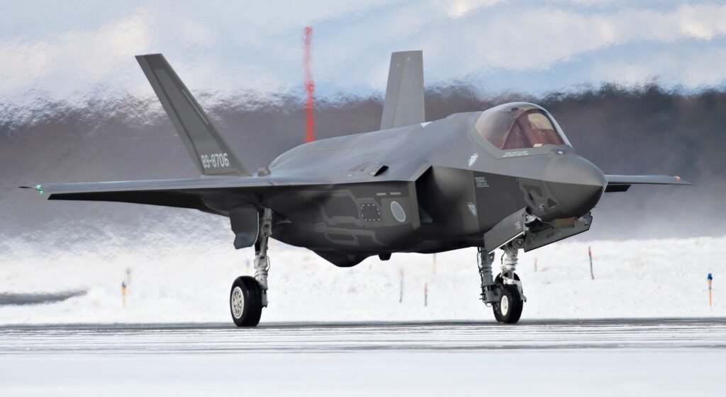 "눈에는 눈, 이에는 이" …미국과 손잡은 일본, 폭탄만 60톤 탑재하는 '괴물 전력'까지 총동원 4 일본 중국 갈등