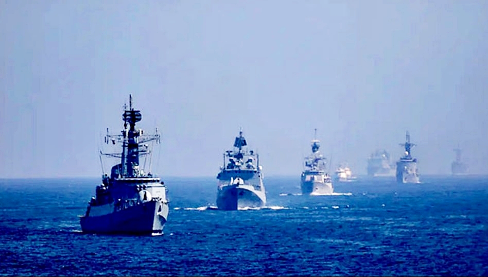 "하루라도 조용한 날이 없다" …또 불안한 움직임 포착, 중국 군함 향하는 곳 봤더니 '발칵' 2 중국 군함