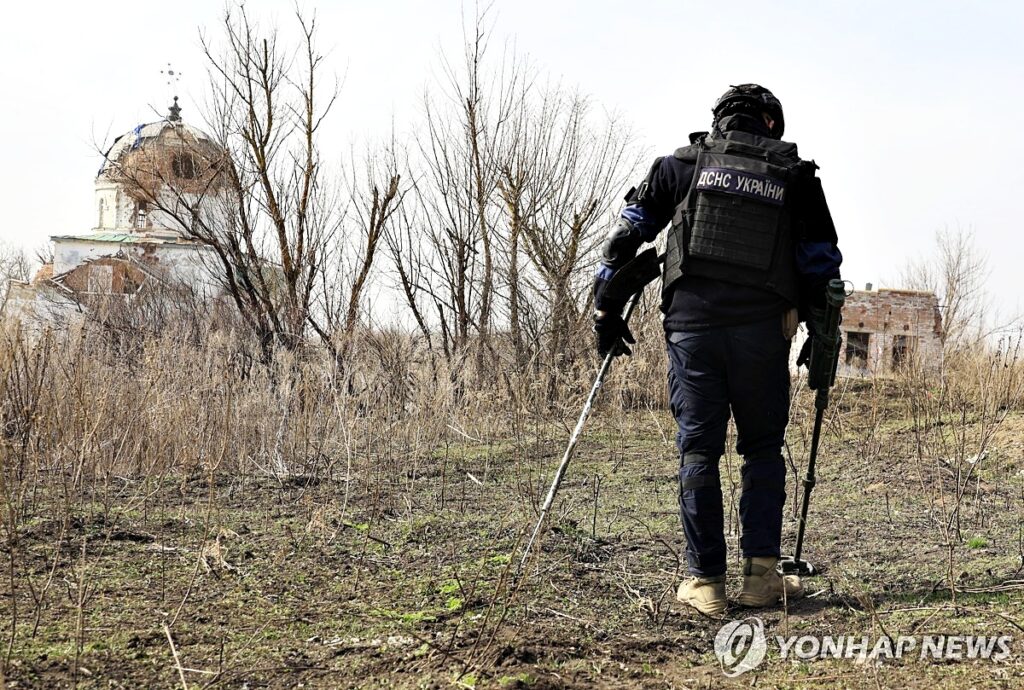 "군인은 목숨 걸고 싸우고 있는데" …역대 최악의 비리 터졌다, 대체 얼마나 빼돌렸나 봤더니 4 방산 비리