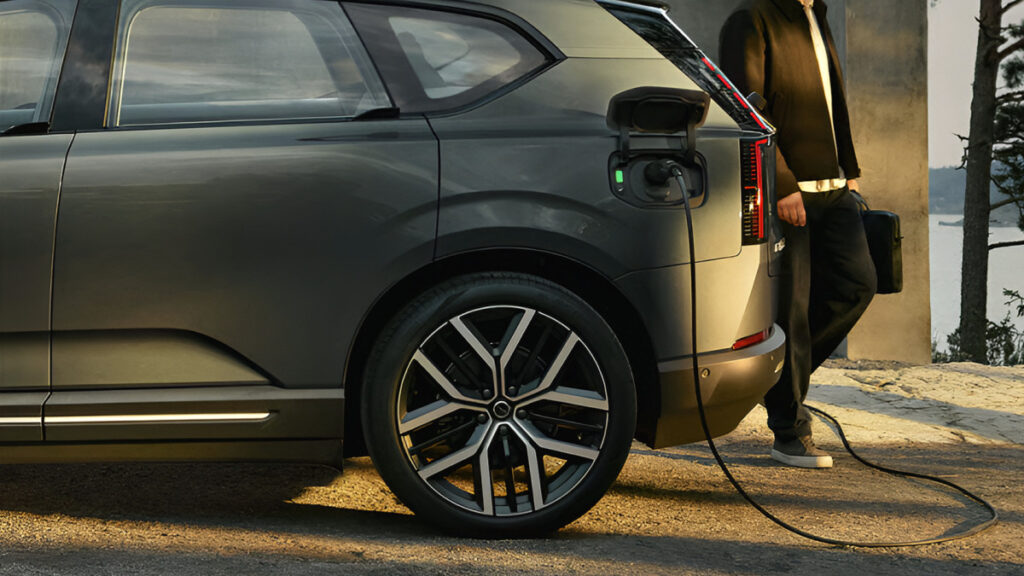 "한번 타면 제네시스 못 탑니다"…GV70 계약금 빼게 만든 '괴물' 등장 2 볼보 EX60