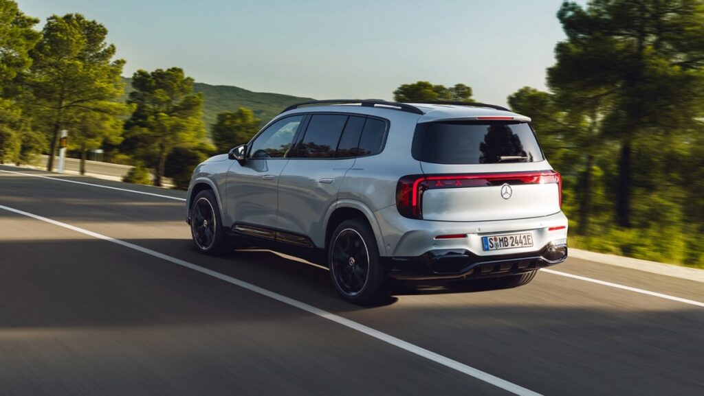 "강남 싼타페라 불리더니"…작정하고 갈아엎은 모습에 모두 '감탄' 3 벤츠 GLB 2027