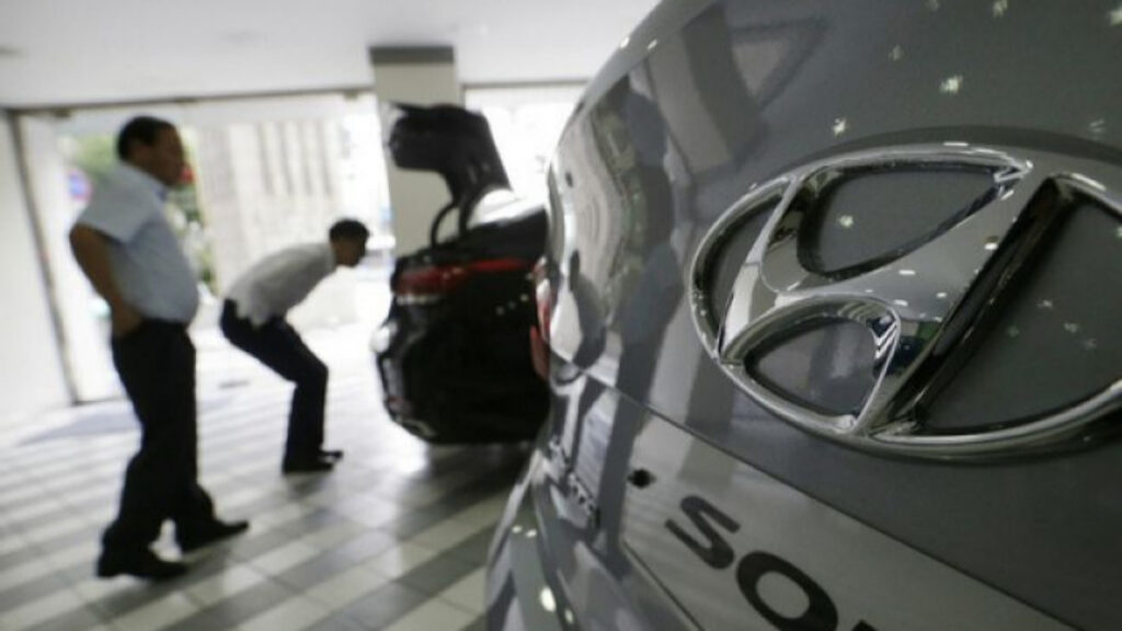 "연봉 얼마세요? 집은 자가인가요?"…현대차 사는데 '호구 조사'까지? 4 현대차 대리점