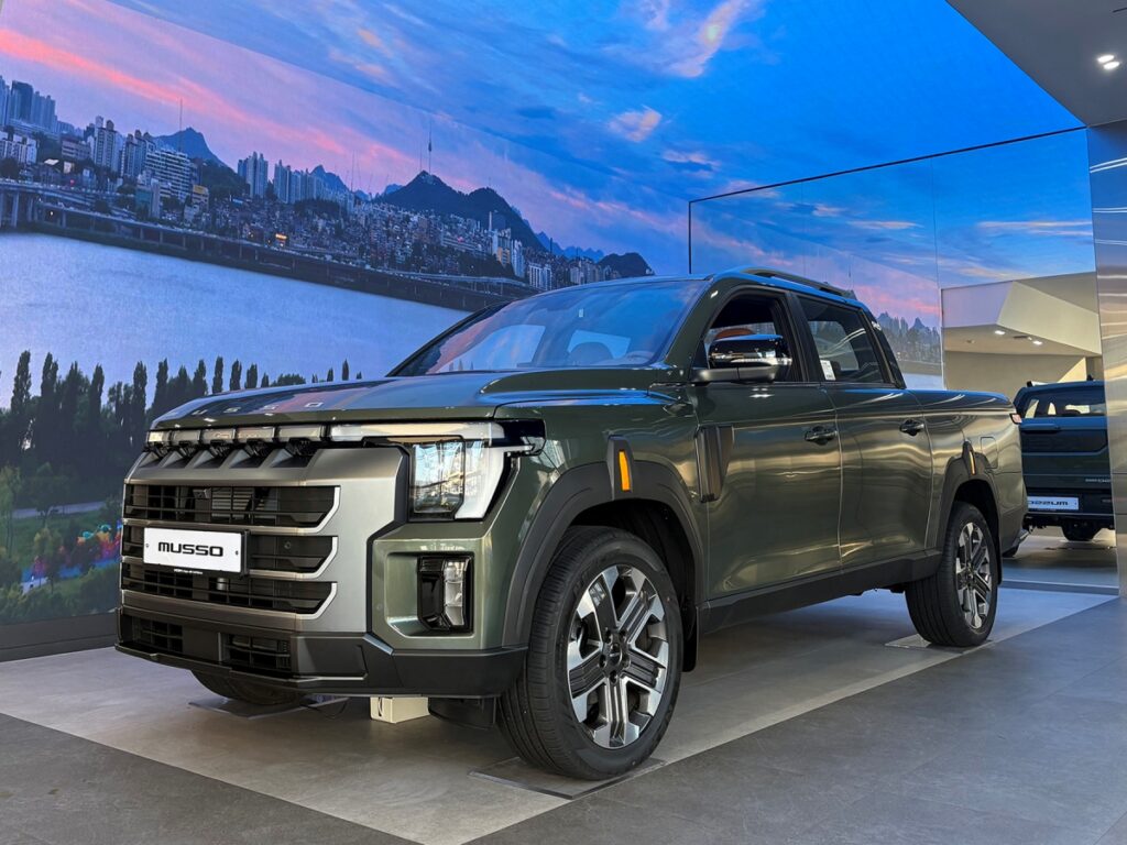 "기아차보다 훨씬 싸네"…2천만 원대 '새 국산차' 등장에 아빠들 '활짝' 2 KGM 무쏘