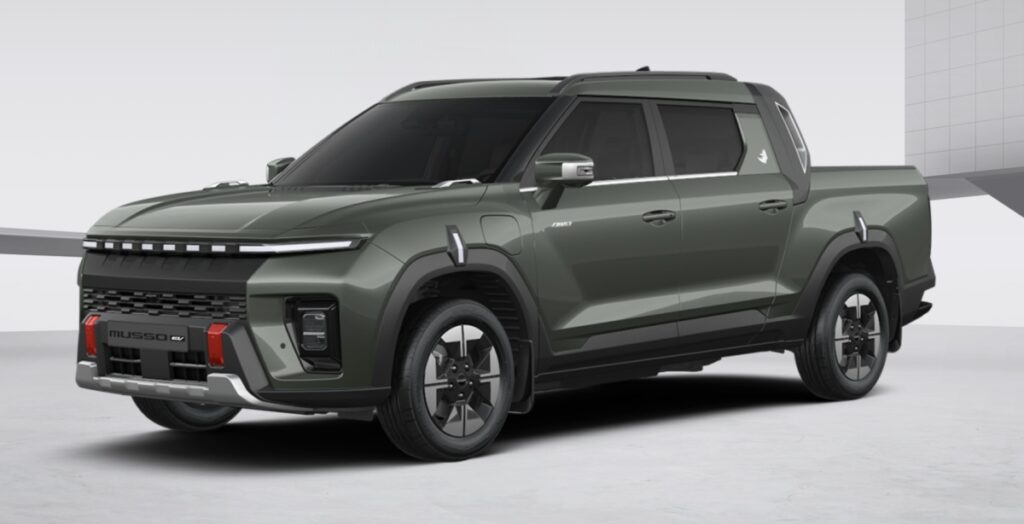 "기아도 덤볐다 큰코다쳤다"…한 우물 판 '국산차', 여전히 아빠들 줄 서는 이유 3 KGM 픽업트럭