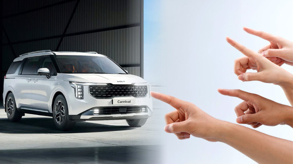 "애들 태우기 무섭네"…없어서 못 파는 카니발, 해외서 난리 난 이유 1 카니발 슬라이딩 도어 문제