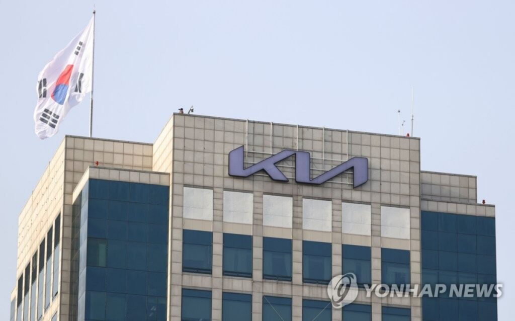 "애들 태우기 무섭네"…없어서 못 파는 카니발, 해외서 난리 난 이유 4 카니발 슬라이딩 도어 문제