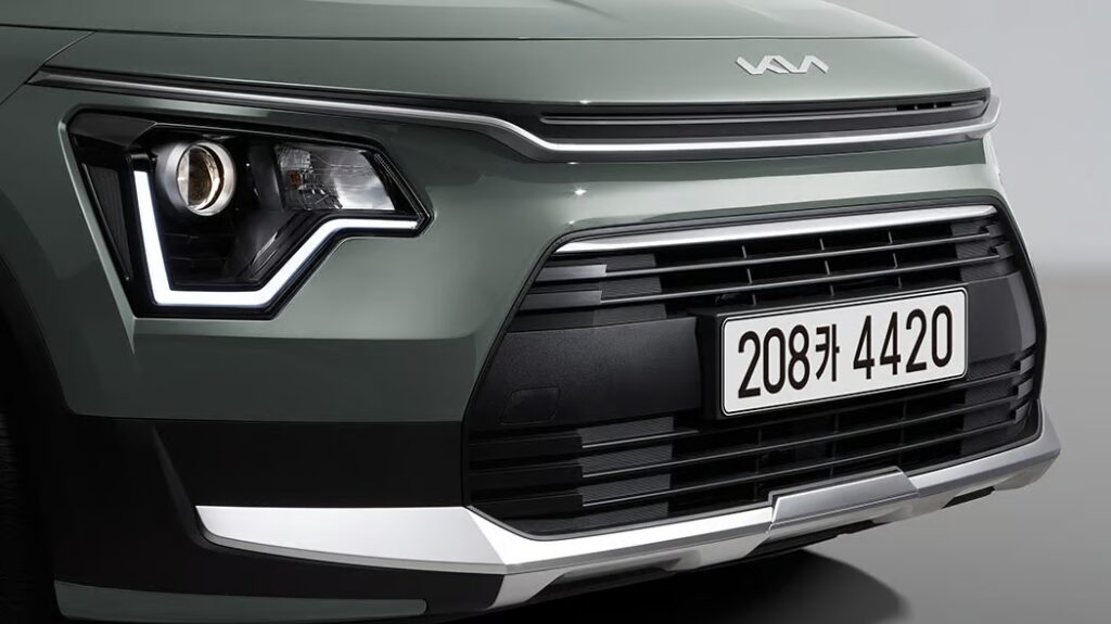 "기름 냄새만으로 간다던 '그 차'인데" …4년 만에 이렇게 바뀌었다, 소비자들 마음 홀린 비결 보니 2 기아 니로