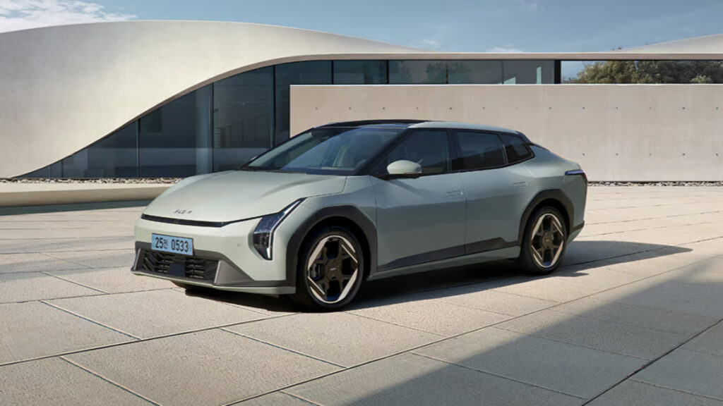 "비싼 테슬라 굳이 왜 사요?"…기아, 작심하고 띄운 '승부수'에 업계 '발칵' 4 기아 EV4