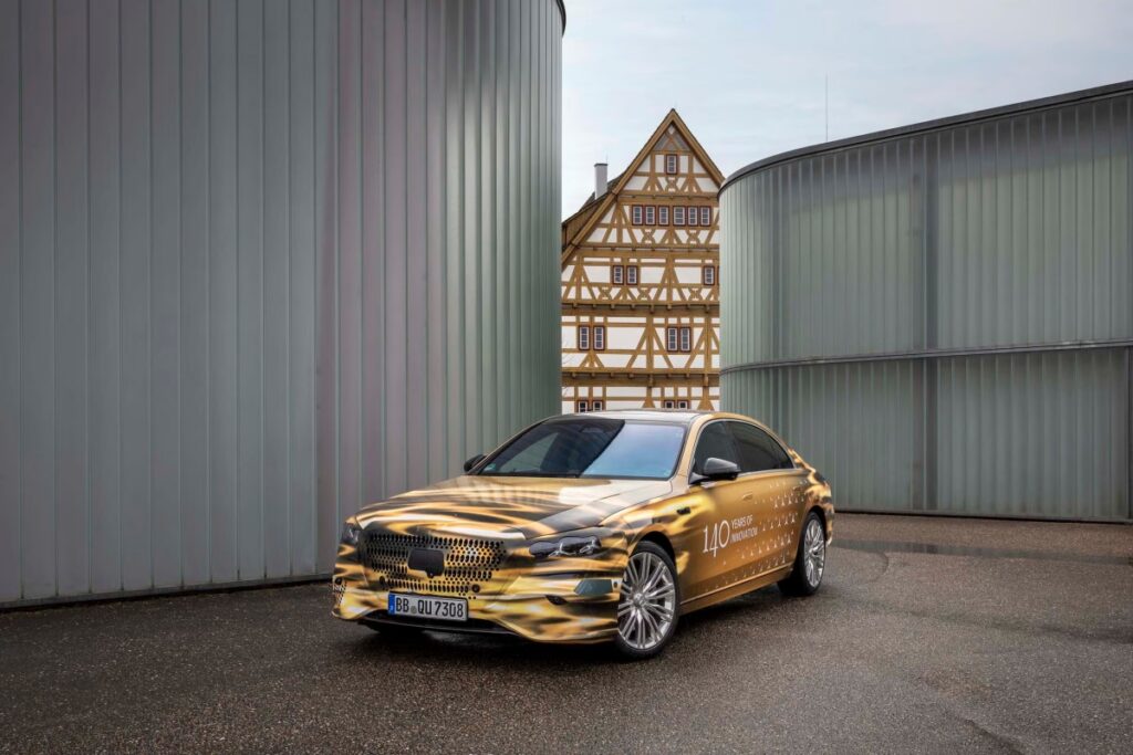 "벤츠가 드디어 정신 차렸네"...아빠들 불만 싹 다 고쳐 나온 신차 예고에 '난리' 4 벤츠