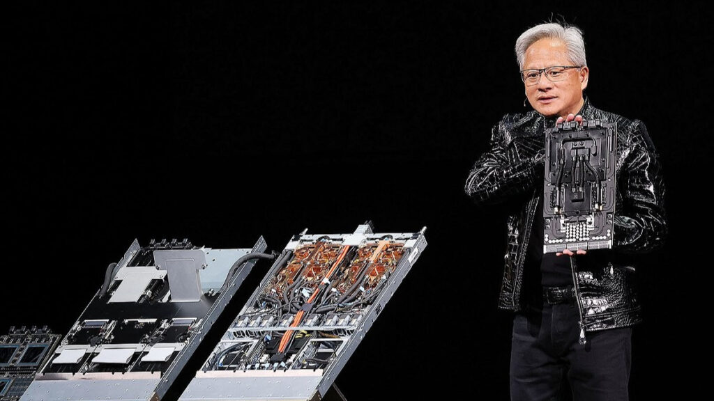 AI 가속기 들어 보이는 젠슨 황