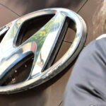 도로 위 차량들, 테슬라 충전소