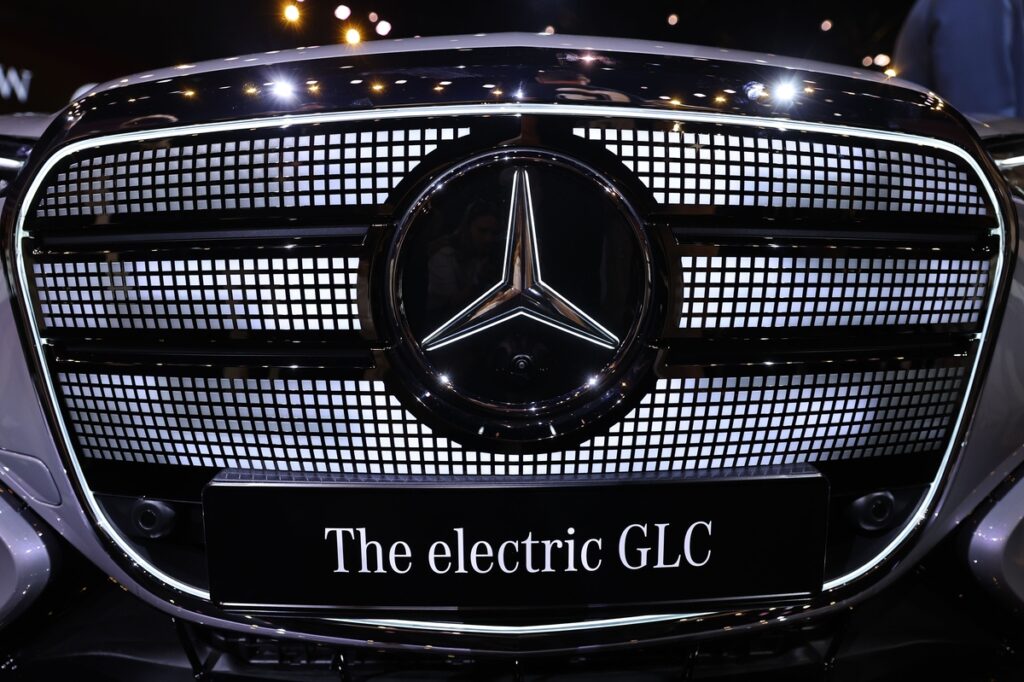 "잘나가던 현대차, 가격 욕심에 '휘청'"...경쟁력 줄줄이 밀리자 "이제 어떡해요" 4 벤츠 전기차 판매 급감