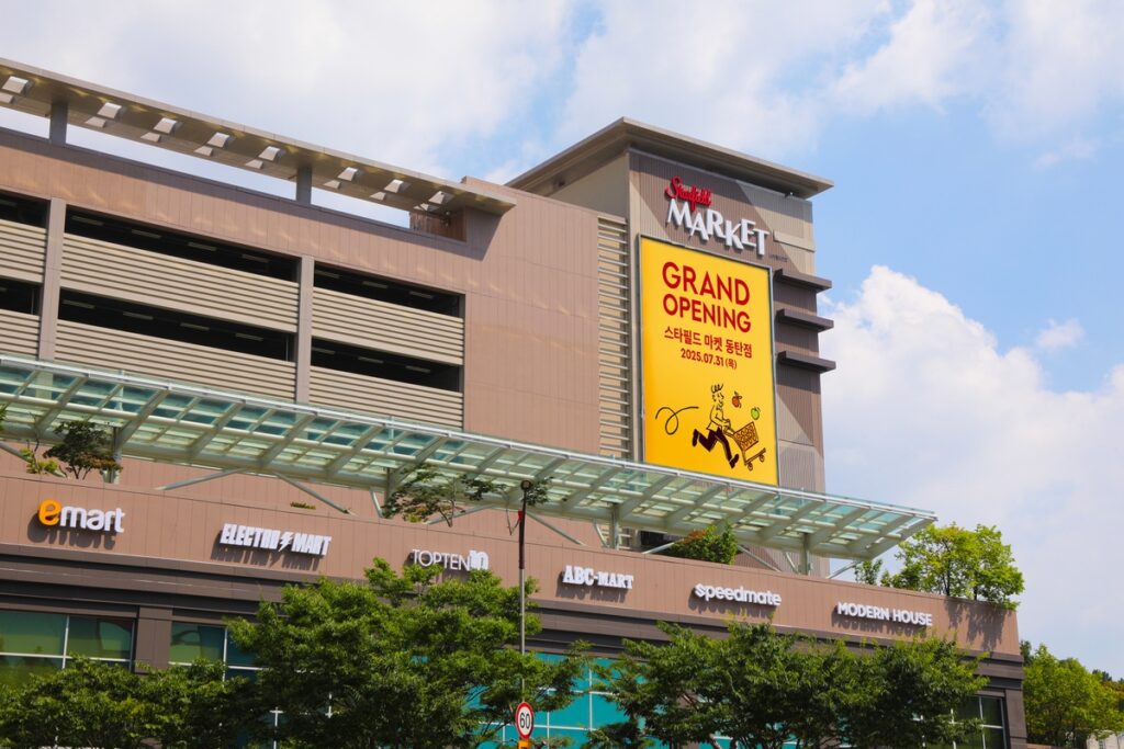 "3주 만에 20만 개 팔렸다"…비싼 돈 주고 먹었는데 '1만 원대' 등장에 부모들 '싹쓸이' 3 이마트 피자 리뉴얼 가성비