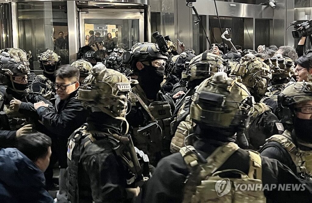 "제2의 전두환 되나"...윤석열 무기징역, 사형과 다른 '결정적 차이' 보니 3 윤석열 전 대통령 무기징역 선고