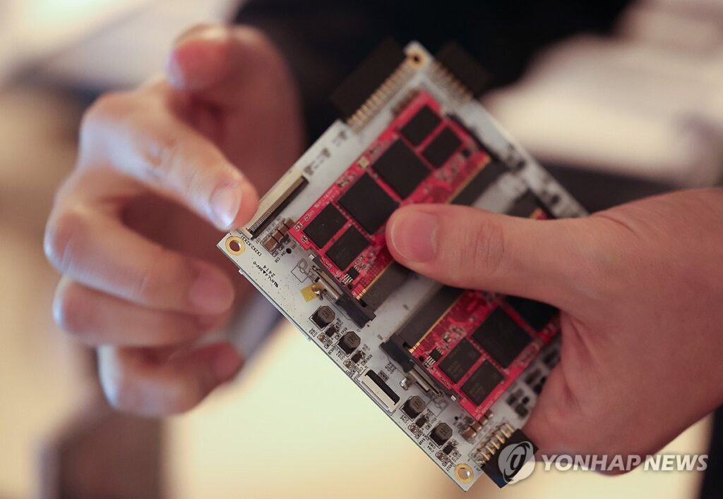 "한국, 68년 만에 기적 썼다", "일본마저 무릎 꿇었나?"...사상 초유의 '대반전' 4 대한민국 수출액 갱신