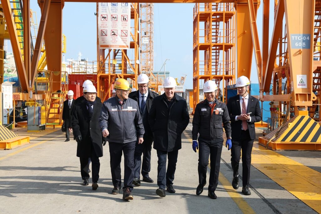 "직접 타보니 '대단하다'는 말밖에" …60조 사업 앞두고 '신의 한 수', 특임장관 한마디에 '이럴 수가' 2 잠수함