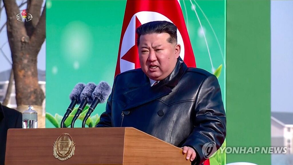 "휴전선 분위기 심상치 않다"… 軍 전문가들이 포착한 김정은의 '수상한 징후' 2 김정은