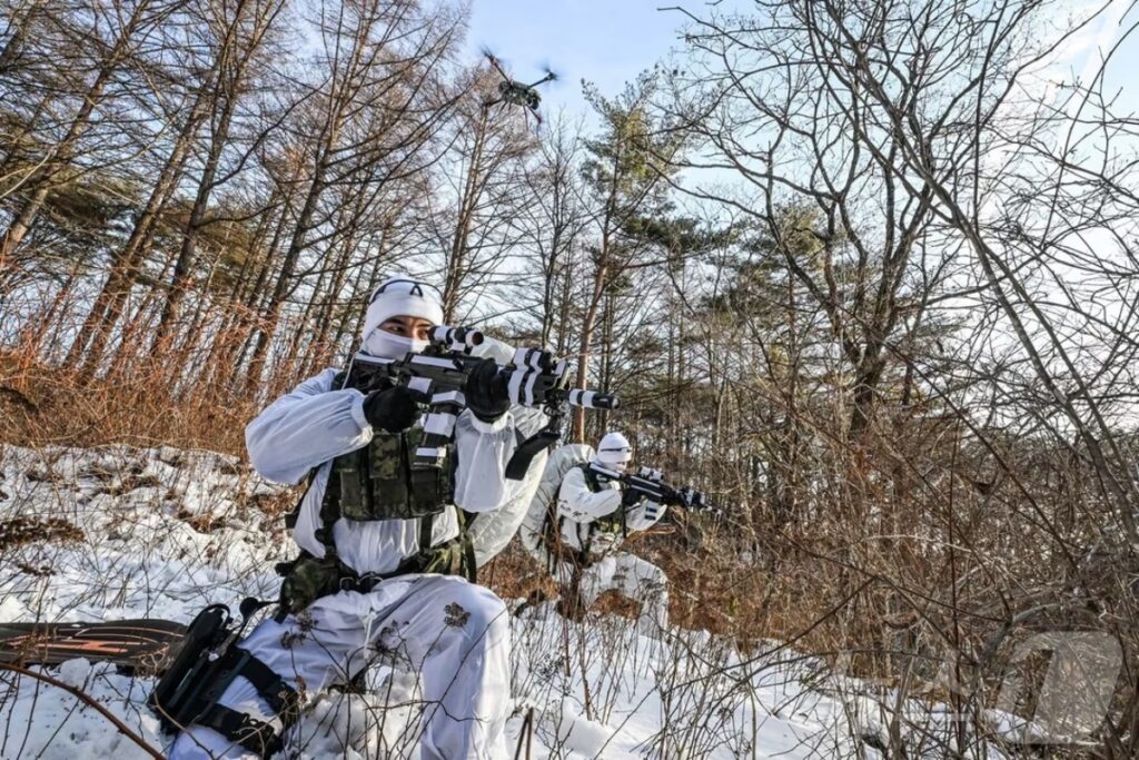 "한국 육군에 이런 부대가 존재했다?" …우리 국민들 아무도 몰랐던 정체, 무슨 임무 수행하나 봤더니 4 드론 유닛