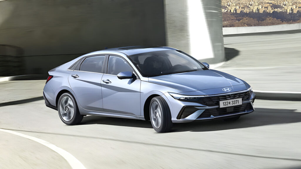 "아반떼보다 싼데 2,000km를 달린다고?"…한국 '꿈의 기술' 성공에도 '한숨 푹' 2 아반떼