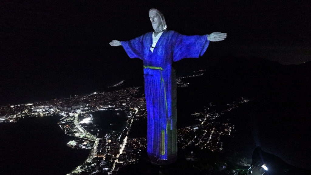 한복 입은 브라질 리우 예수상
