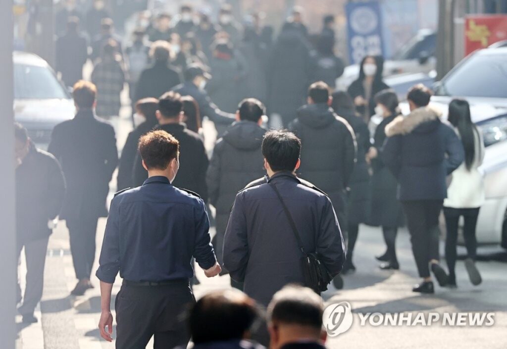 정부는 속 끓는데 "99.5%, 절대 안간다"...공포에 휩싸인 기업들, 왜? 3 기업