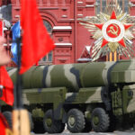 러시아 이동식 미사일 발사대 토폴