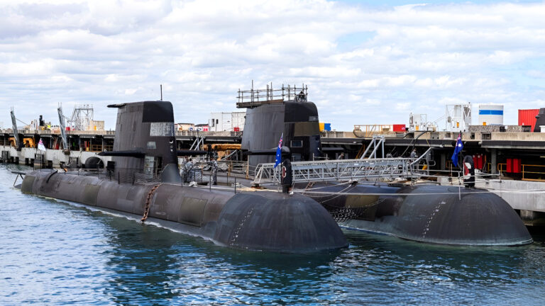 호주 스털링 기지 미국 잠수함