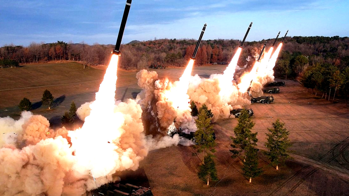 이란 집속탄두 전술 위협