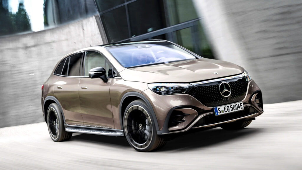 "710만원 낮추고 467km 달려"...5060 취향 저격 벤츠, '승부수' 던졌다 4 벤츠 SUV EQE 350