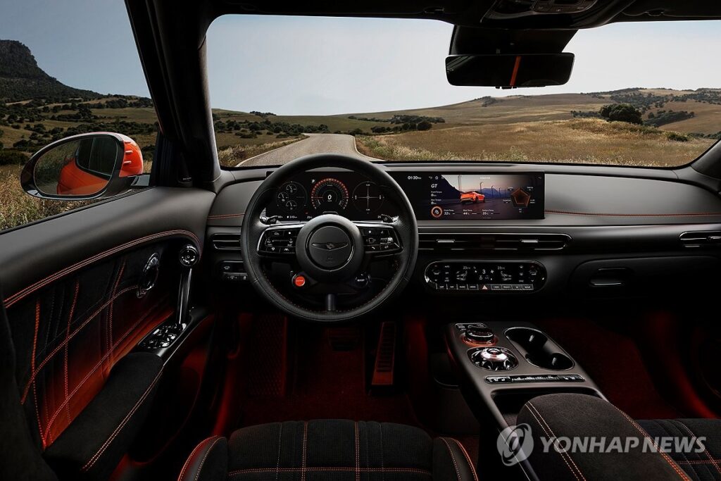 "현대차는 위험하다고 다 뺐는데"...벤츠 '전면 도배' 소식에 오너들 '발칵' 3 벤츠 전기차 실내