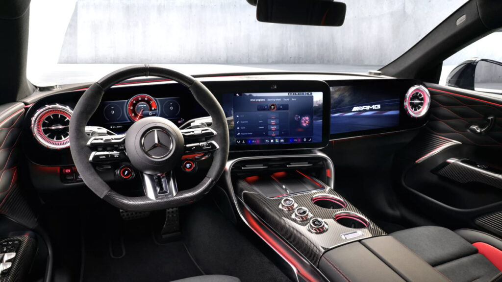 "현대차는 위험하다고 다 뺐는데"...벤츠 '전면 도배' 소식에 오너들 '발칵' 2 벤츠 전기차 실내