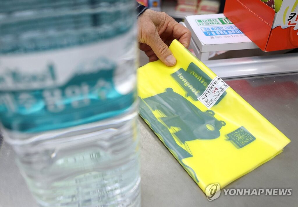 “없으면 과태료 100만 원인데”…전국 사재기 대란에 지자체까지 ‘초비상’ 3 일상 덮친 나프타 쇼크