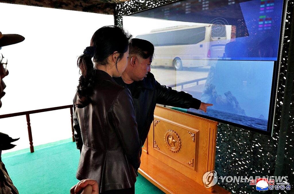 "420km 사정권이라 언급했다" …이건 정말 심각한 문제, 이대로면 우리 국민들 '초비상' 5 김정은과 김주애