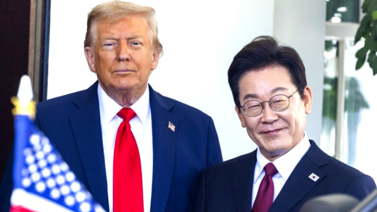 미국 무기 의존도 감소