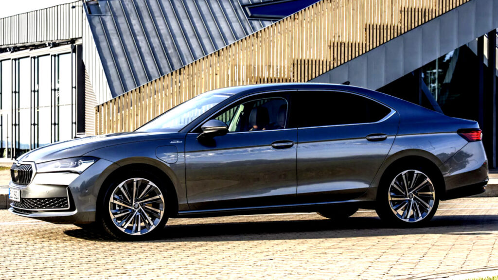 스코다 세단 슈퍼브