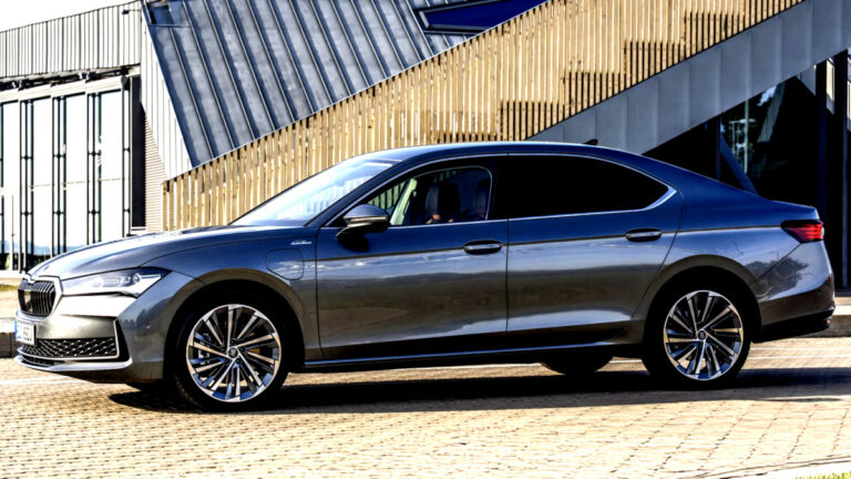 스코다 세단 슈퍼브