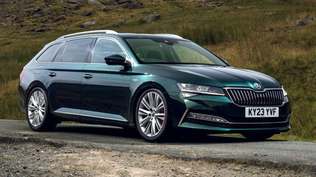 "그랜저도 한 수 접는다"…기름값 차이가 '어마어마', 아빠들 '활짝' 2 스코다 세단 슈퍼브